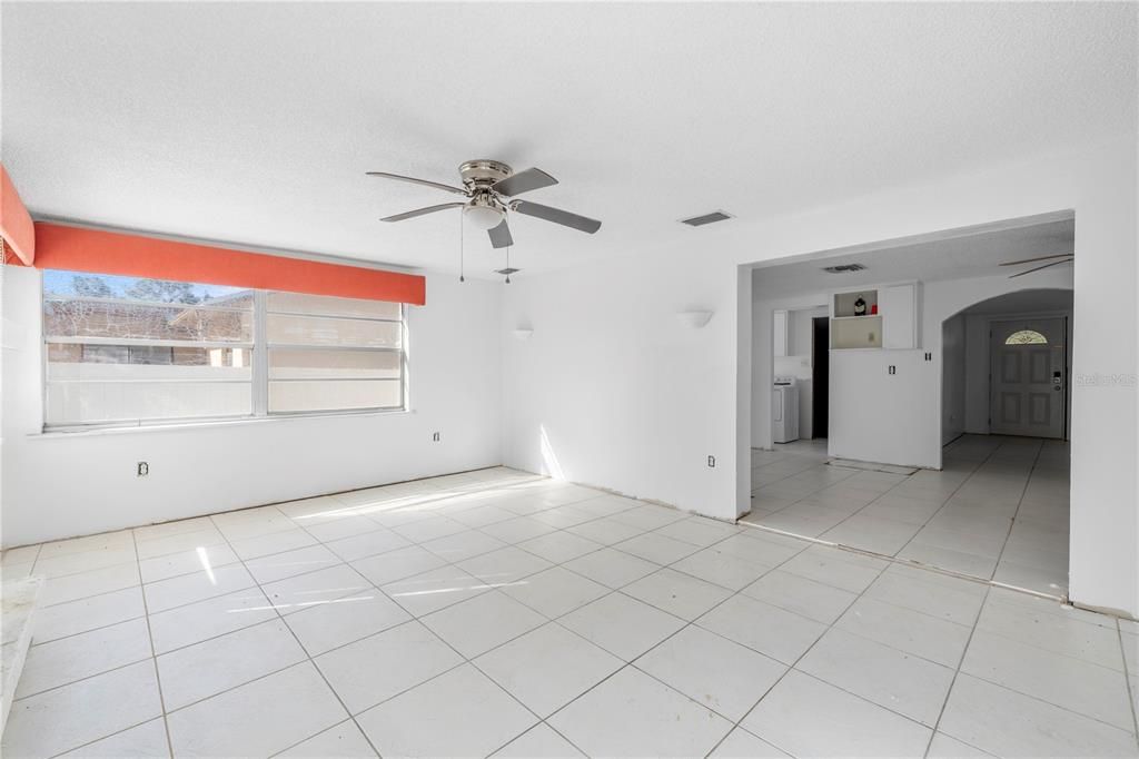 For Sale: $170,000 (2 beds, 1 baths, 1226 Square Feet)