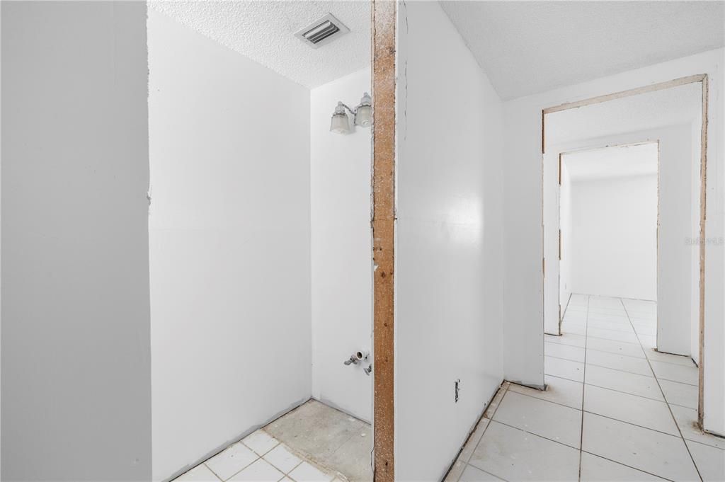 For Sale: $170,000 (2 beds, 1 baths, 1226 Square Feet)