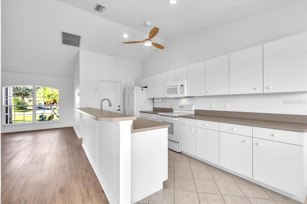 En Venta: $299,000 (3 camas, 2 baños, 1337 Pies cuadrados)