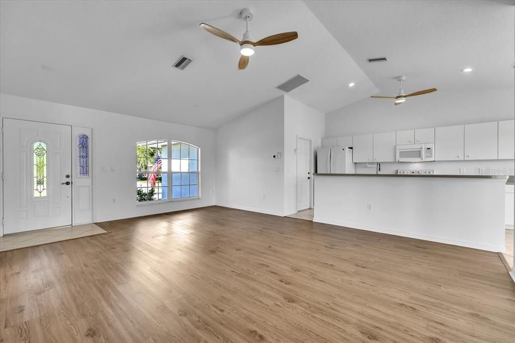 En Venta: $299,000 (3 camas, 2 baños, 1337 Pies cuadrados)