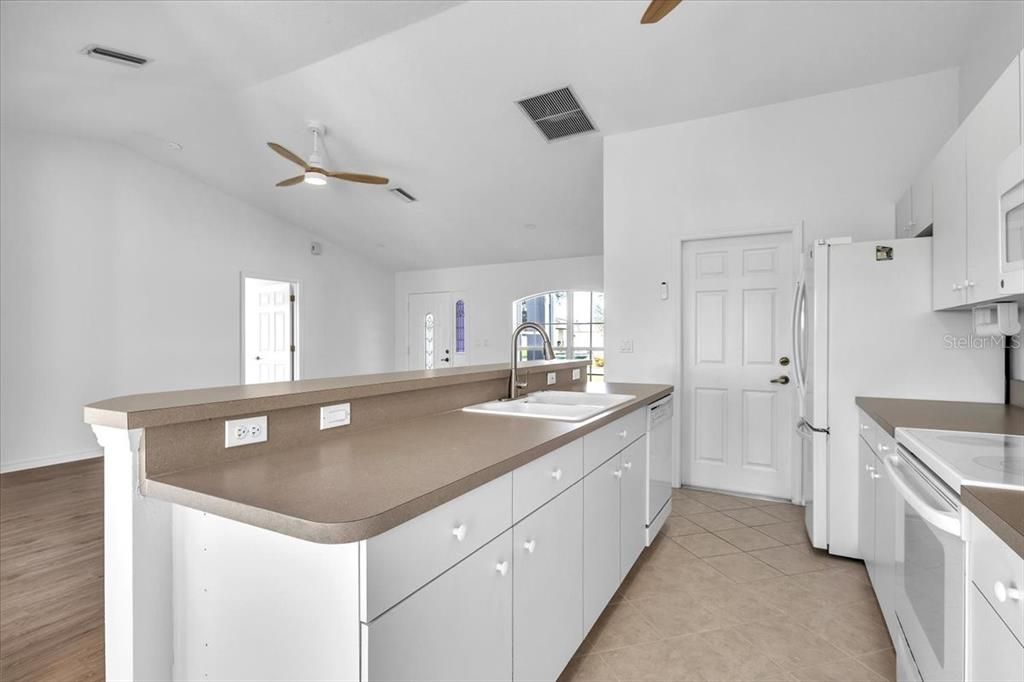 En Venta: $299,000 (3 camas, 2 baños, 1337 Pies cuadrados)