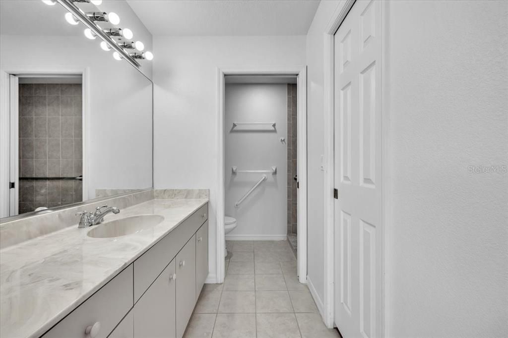 En Venta: $299,000 (3 camas, 2 baños, 1337 Pies cuadrados)