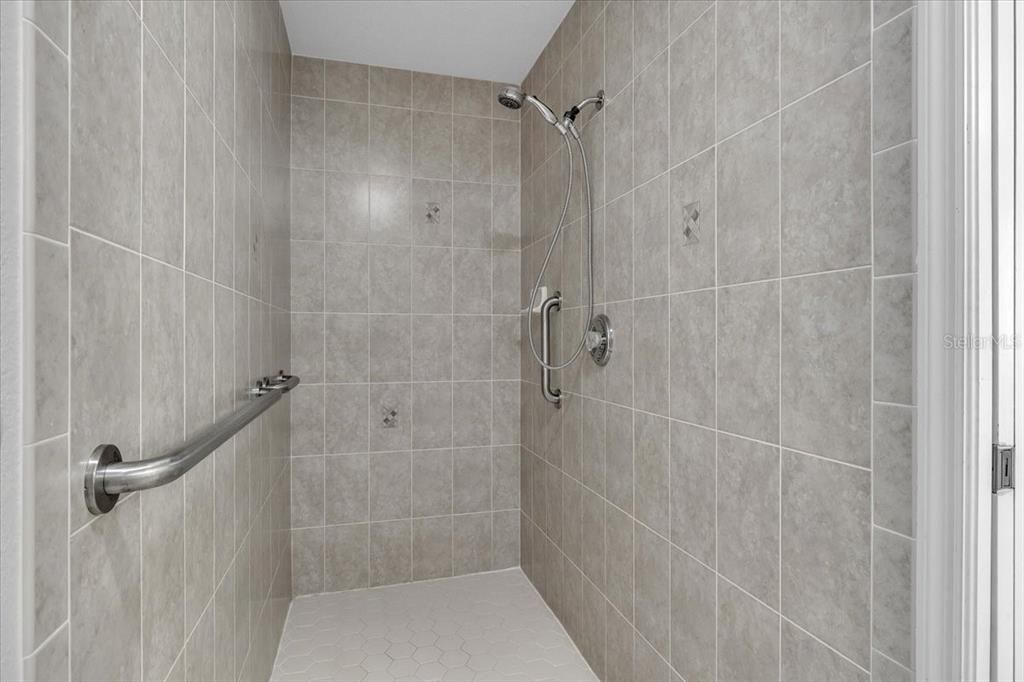 En Venta: $299,000 (3 camas, 2 baños, 1337 Pies cuadrados)