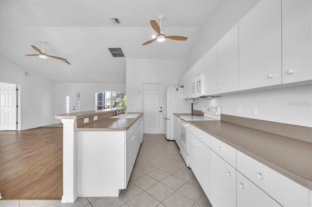 En Venta: $299,000 (3 camas, 2 baños, 1337 Pies cuadrados)