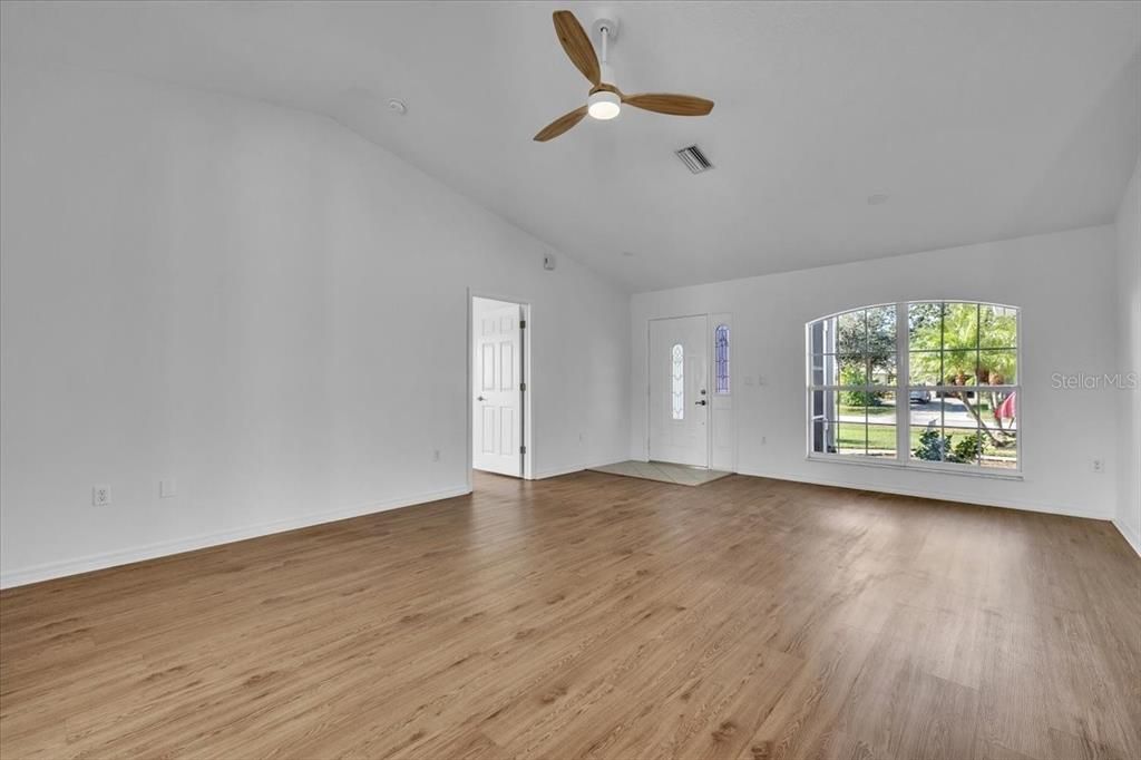 En Venta: $299,000 (3 camas, 2 baños, 1337 Pies cuadrados)