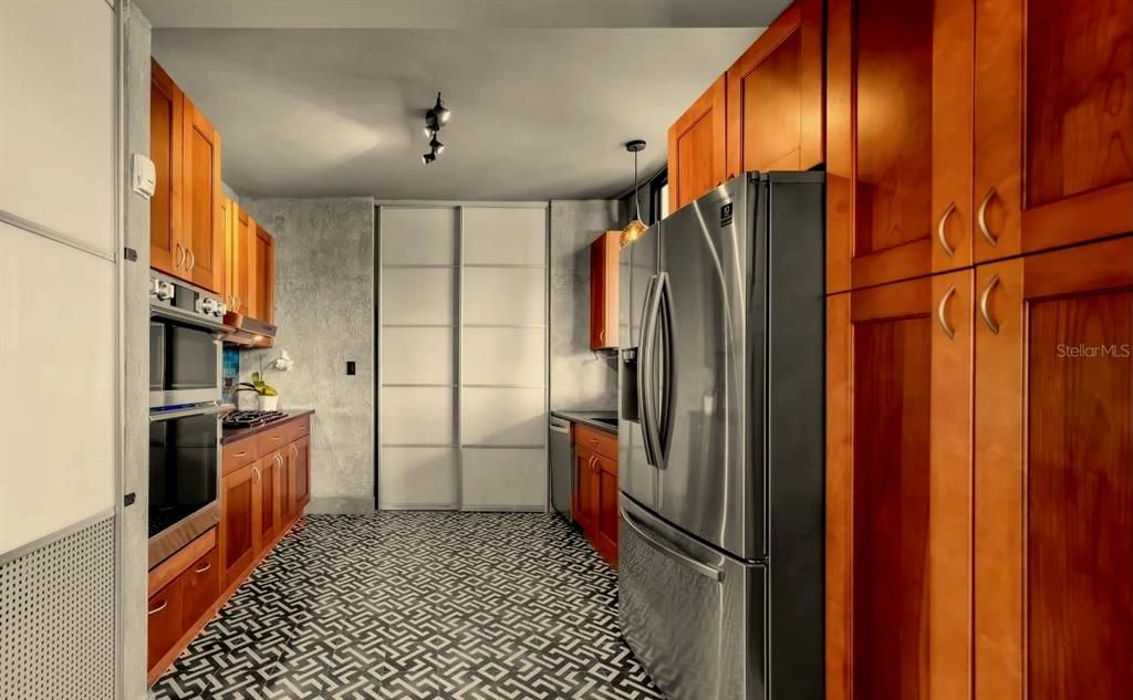 For Sale: $725,000 (2 beds, 2 baths, 1773 Square Feet)