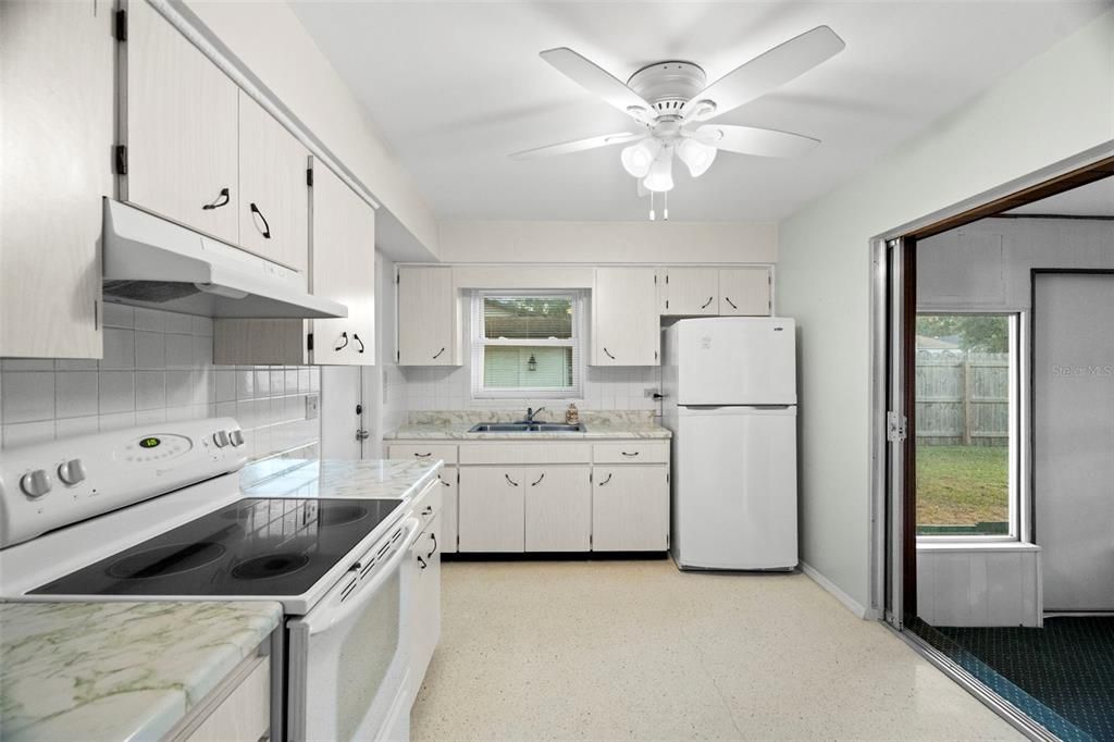 Activo con contrato: $234,900 (3 camas, 1 baños, 1176 Pies cuadrados)