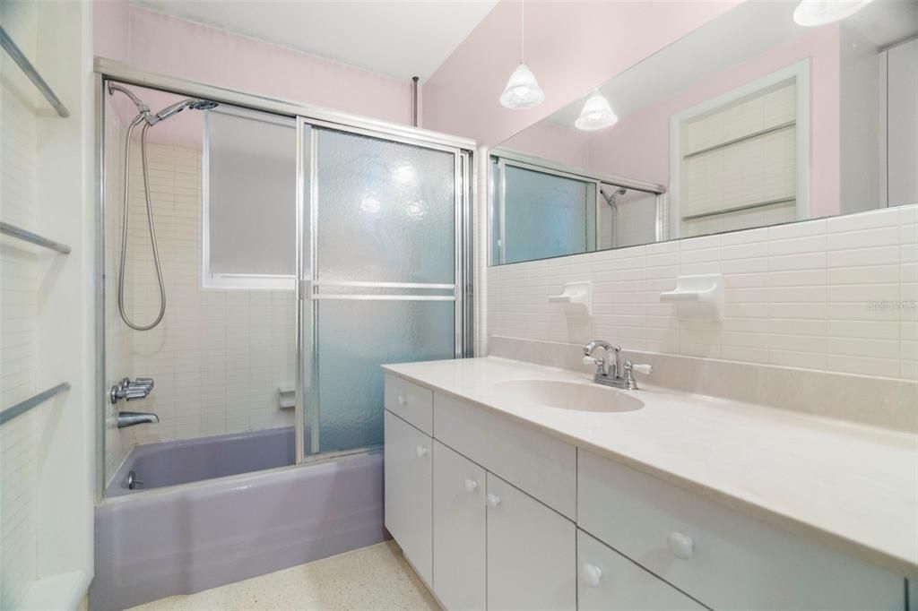 Activo con contrato: $234,900 (3 camas, 1 baños, 1176 Pies cuadrados)