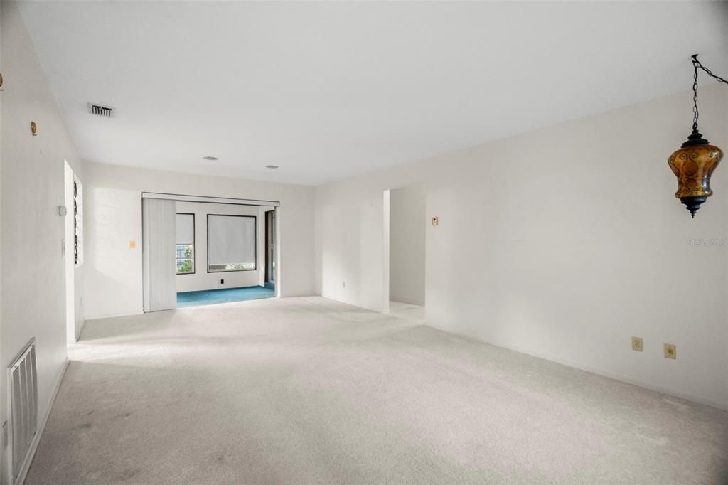 Activo con contrato: $234,900 (3 camas, 1 baños, 1176 Pies cuadrados)