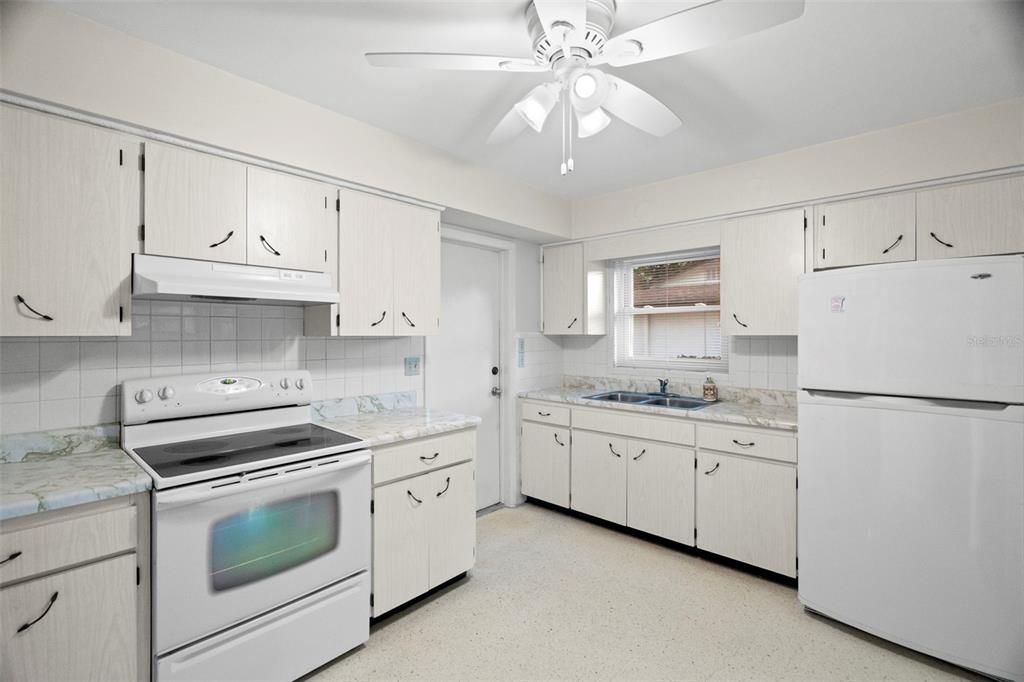 Activo con contrato: $234,900 (3 camas, 1 baños, 1176 Pies cuadrados)