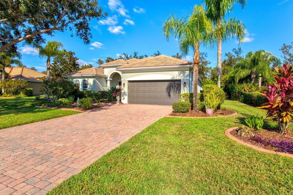 For Sale: $748,750 (4 beds, 2 baths, 2780 Square Feet)