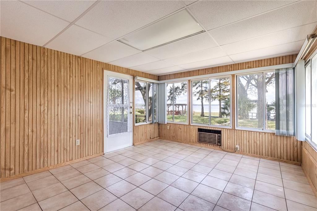 На продажу: $379,900 (2 спален, 2 ванн, 1584 Квадратных фут)