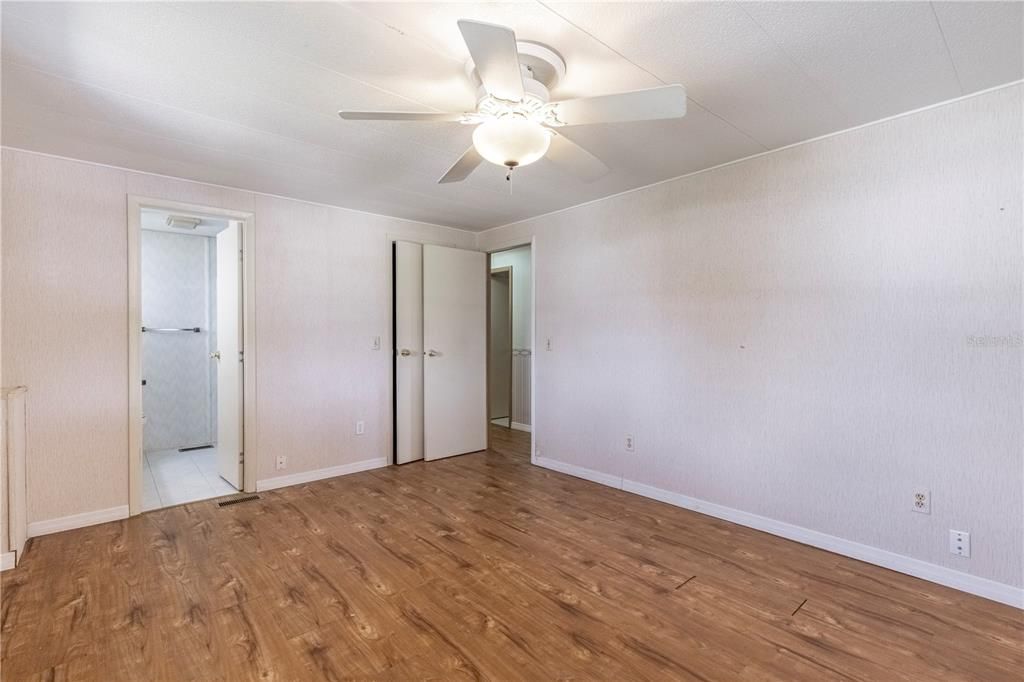 На продажу: $379,900 (2 спален, 2 ванн, 1584 Квадратных фут)