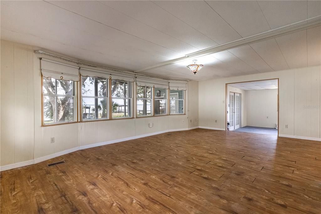 На продажу: $379,900 (2 спален, 2 ванн, 1584 Квадратных фут)