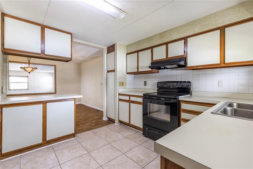 На продажу: $379,900 (2 спален, 2 ванн, 1584 Квадратных фут)