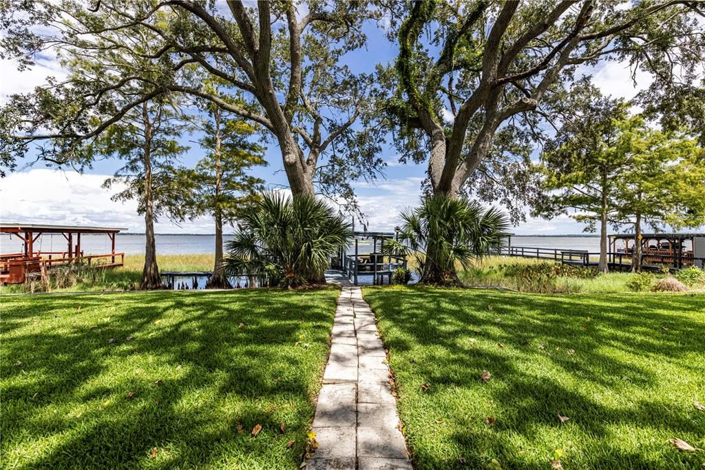 На продажу: $379,900 (2 спален, 2 ванн, 1584 Квадратных фут)