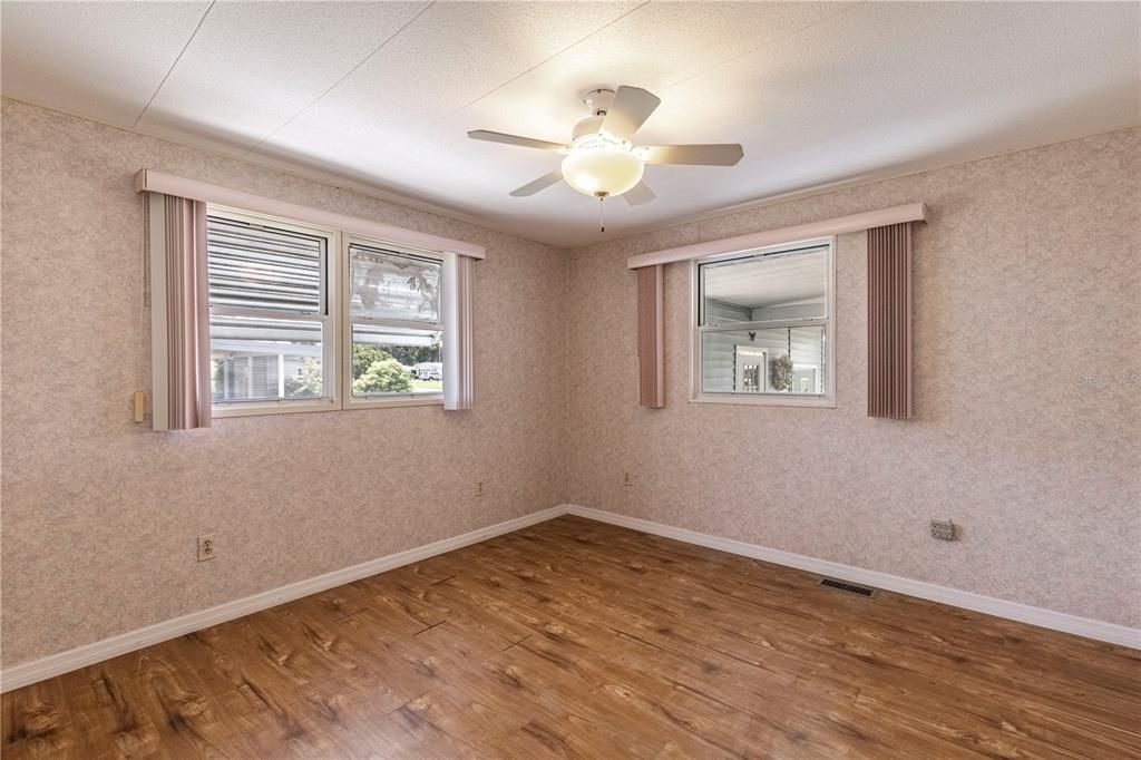 На продажу: $379,900 (2 спален, 2 ванн, 1584 Квадратных фут)