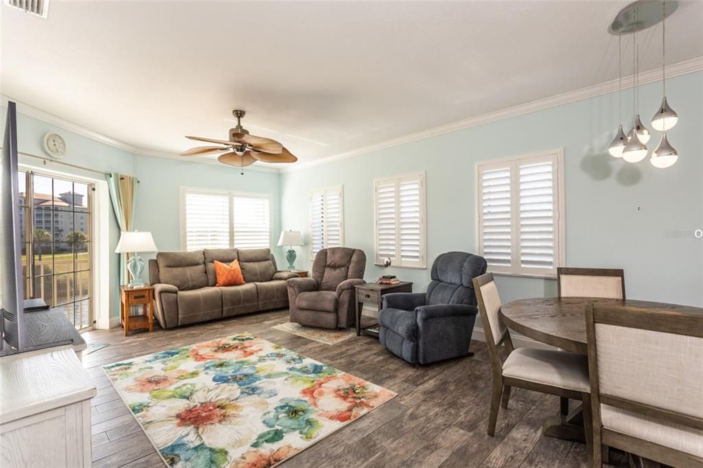 For Sale: $305,000 (3 beds, 2 baths, 1230 Square Feet)