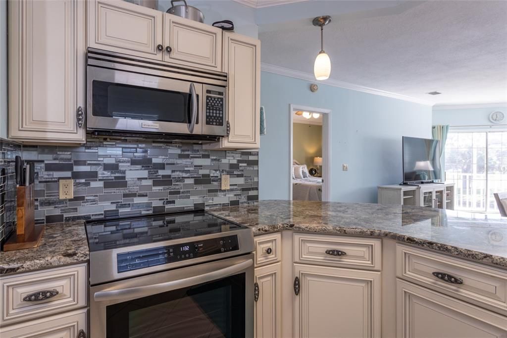 For Sale: $305,000 (3 beds, 2 baths, 1230 Square Feet)