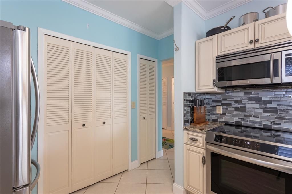 For Sale: $305,000 (3 beds, 2 baths, 1230 Square Feet)