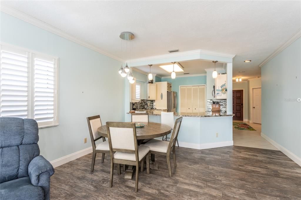 For Sale: $305,000 (3 beds, 2 baths, 1230 Square Feet)