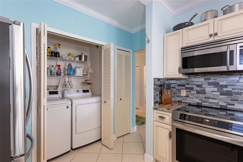 For Sale: $305,000 (3 beds, 2 baths, 1230 Square Feet)