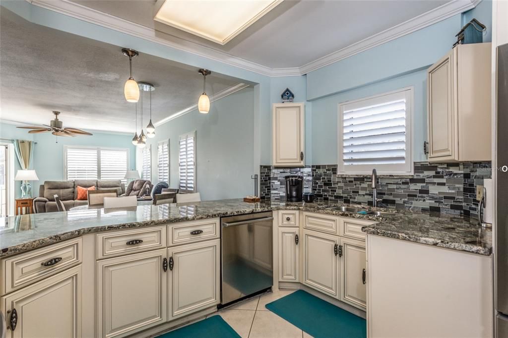 For Sale: $305,000 (3 beds, 2 baths, 1230 Square Feet)