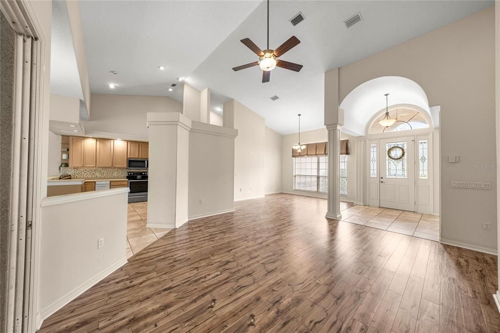 待售: $450,000 (3 贝兹, 3 浴室, 2737 平方英尺)