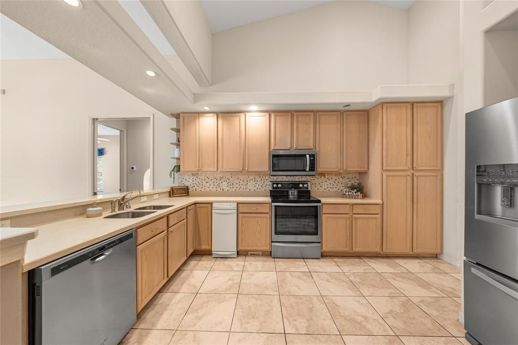 待售: $450,000 (3 贝兹, 3 浴室, 2737 平方英尺)