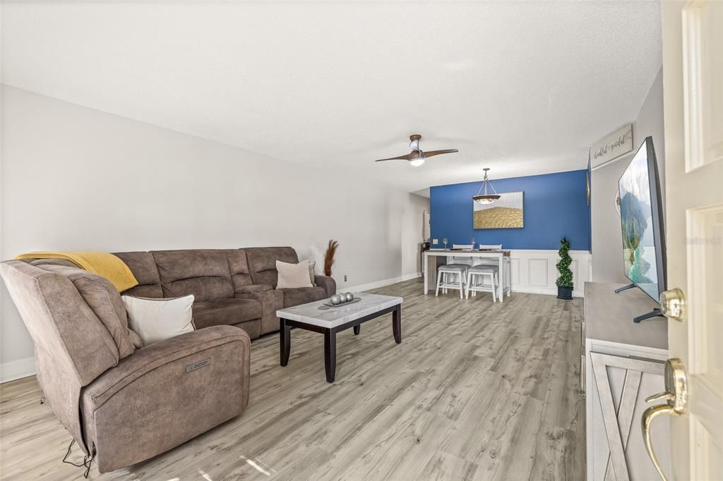 For Sale: $173,000 (2 beds, 2 baths, 1370 Square Feet)