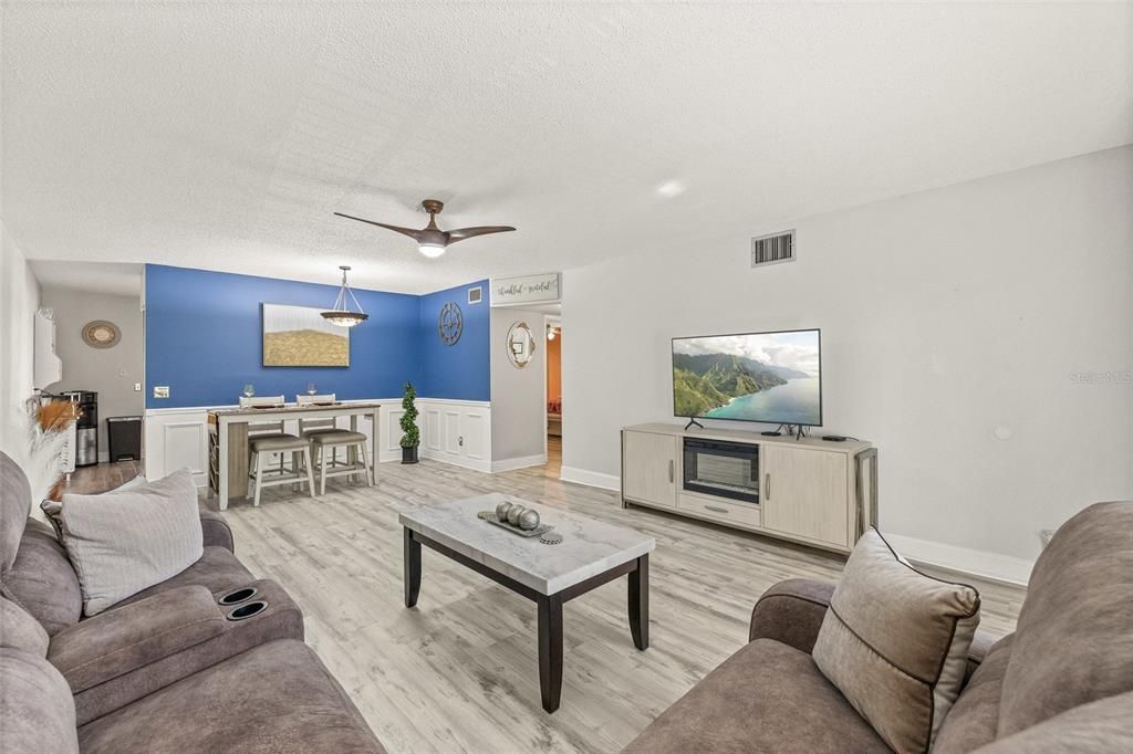 For Sale: $173,000 (2 beds, 2 baths, 1370 Square Feet)