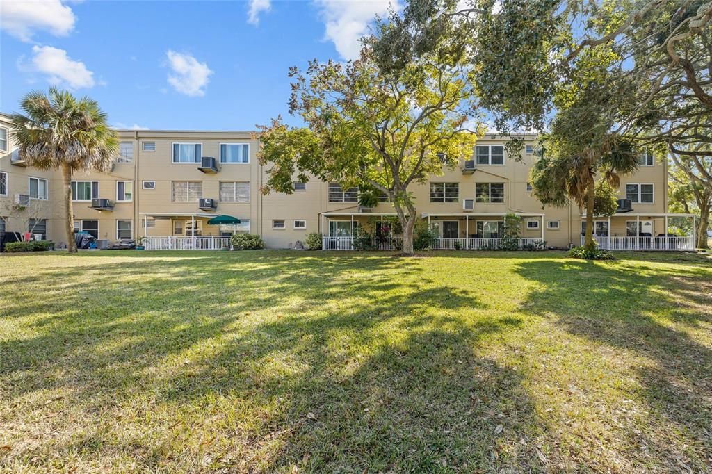 For Sale: $173,000 (2 beds, 2 baths, 1370 Square Feet)