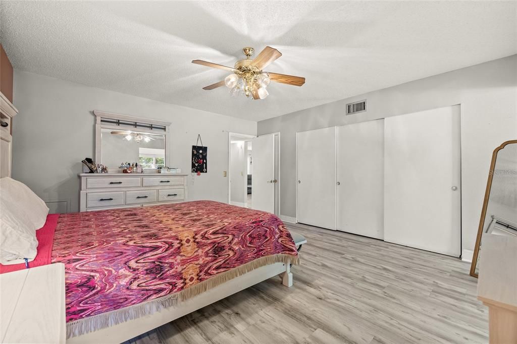 For Sale: $173,000 (2 beds, 2 baths, 1370 Square Feet)