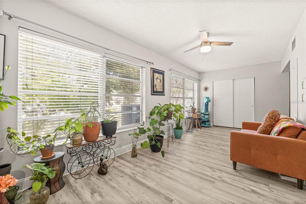 For Sale: $173,000 (2 beds, 2 baths, 1370 Square Feet)