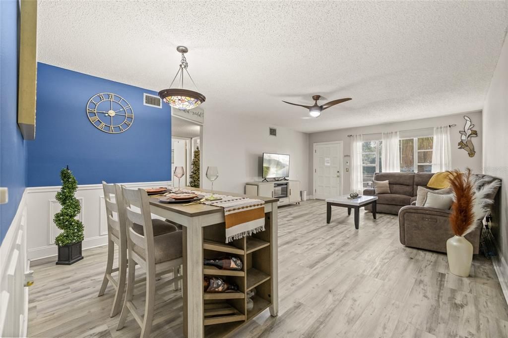 For Sale: $173,000 (2 beds, 2 baths, 1370 Square Feet)