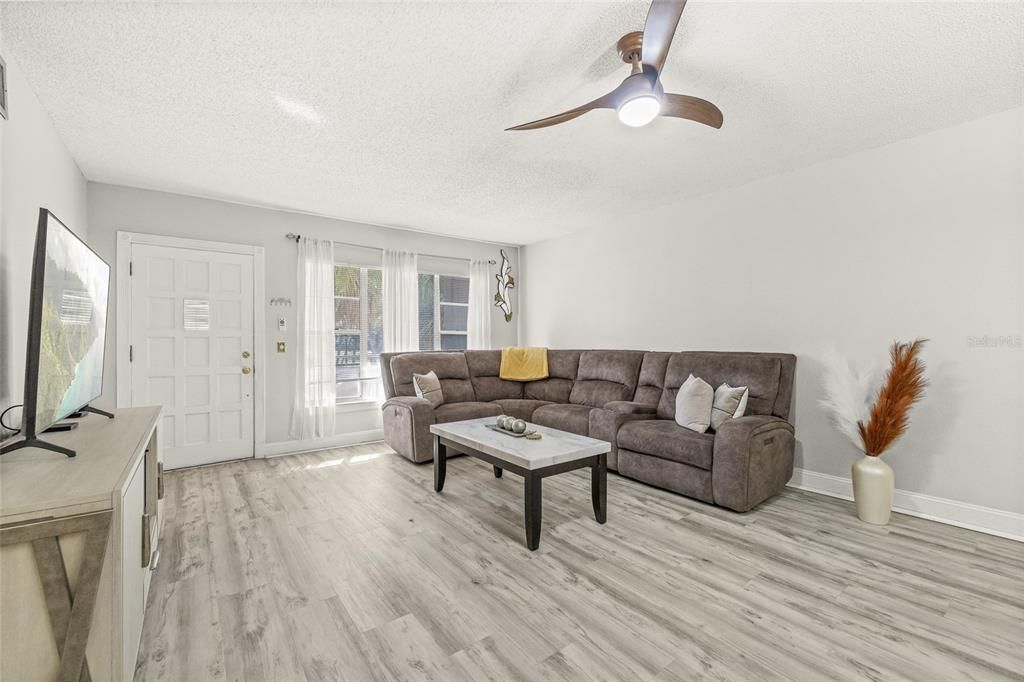 For Sale: $173,000 (2 beds, 2 baths, 1370 Square Feet)