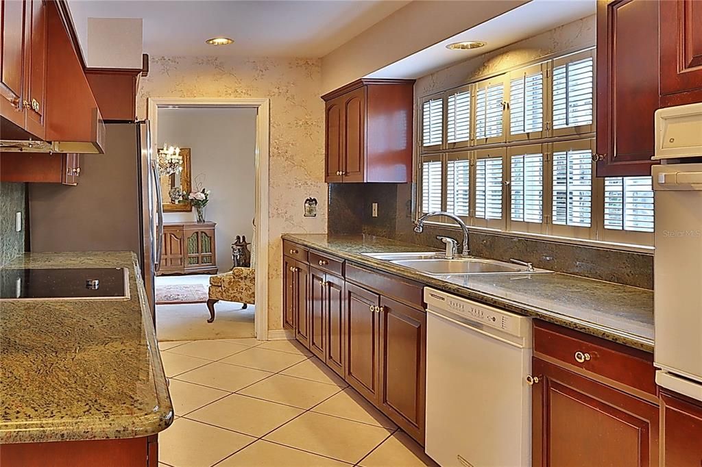 На продажу: $550,000 (3 спален, 2 ванн, 1753 Квадратных фут)