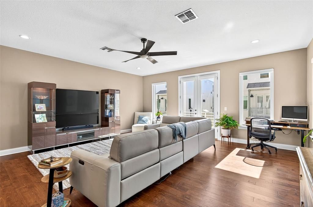 На продажу: $649,000 (3 спален, 3 ванн, 2131 Квадратных фут)