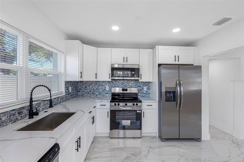 For Sale: $375,000 (3 beds, 2 baths, 1336 Square Feet)