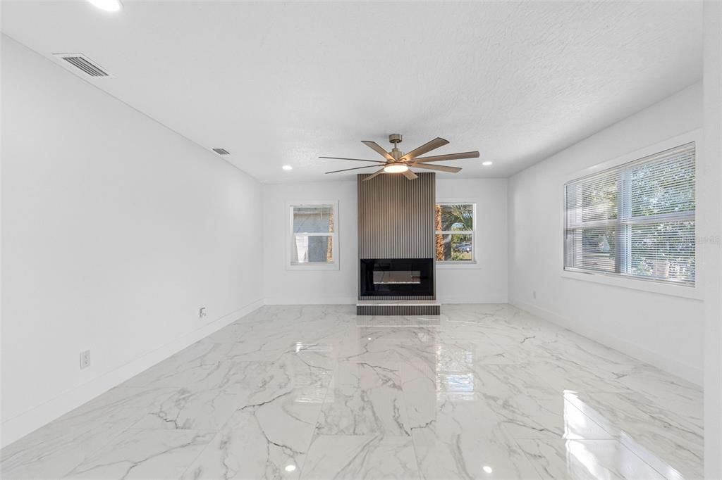 For Sale: $375,000 (3 beds, 2 baths, 1336 Square Feet)