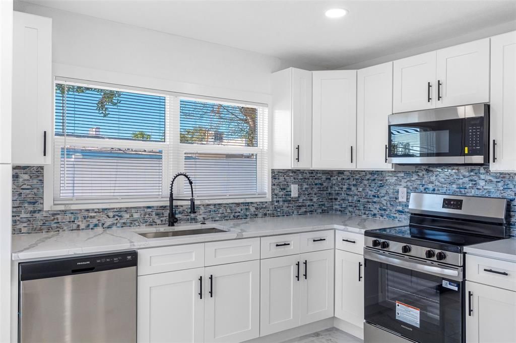 For Sale: $375,000 (3 beds, 2 baths, 1336 Square Feet)