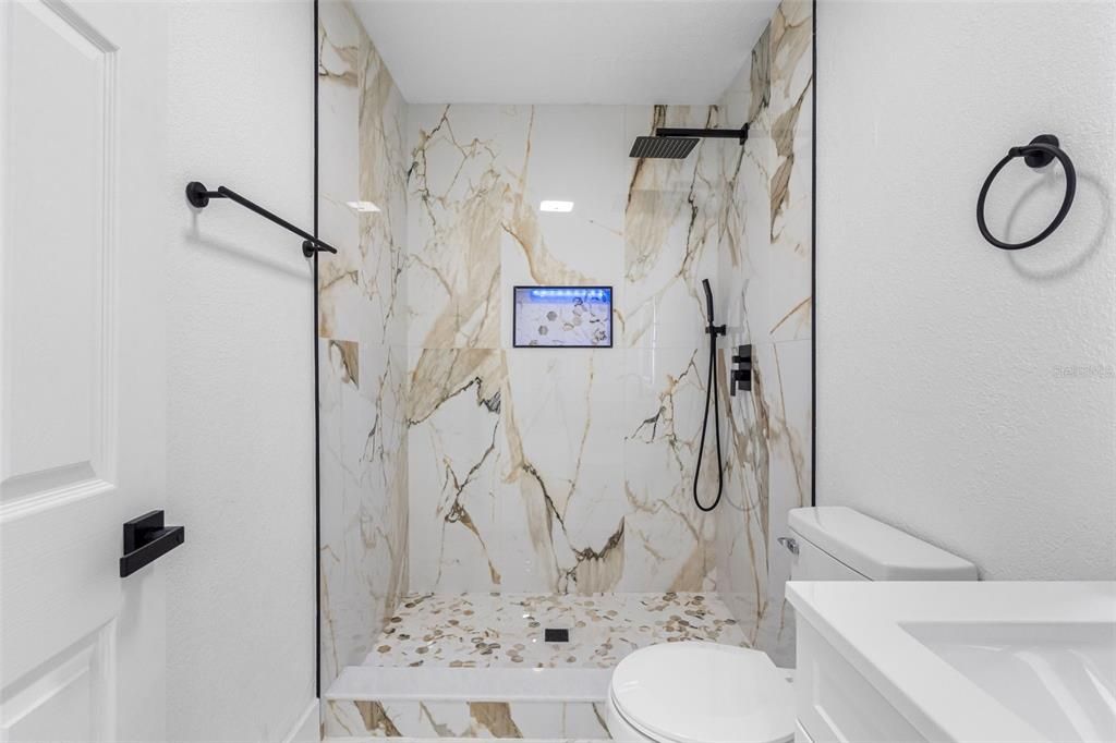 For Sale: $375,000 (3 beds, 2 baths, 1336 Square Feet)