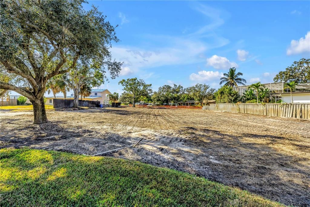 For Sale: $1,195,000 (0.39 acres)