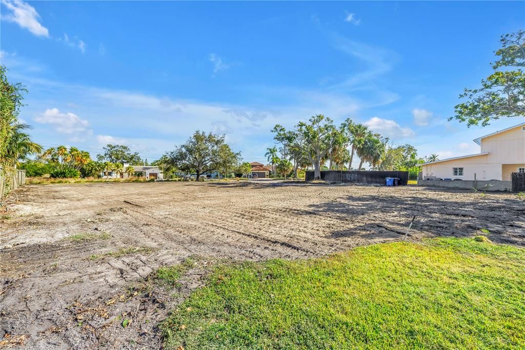 For Sale: $1,195,000 (0.39 acres)