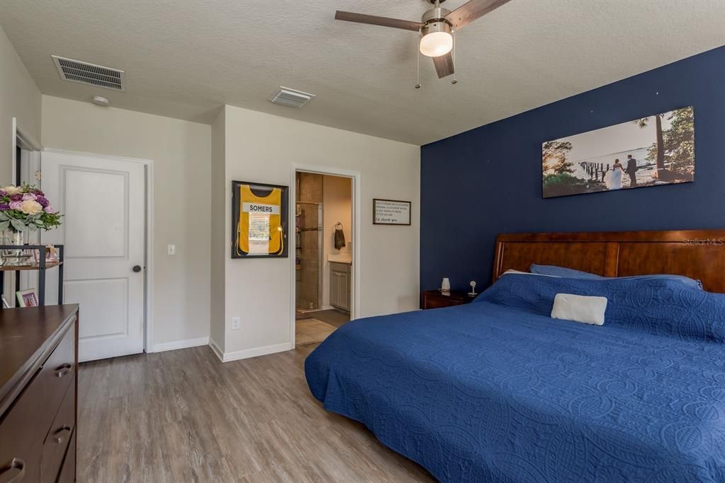 For Sale: $475,000 (3 beds, 2 baths, 2040 Square Feet)