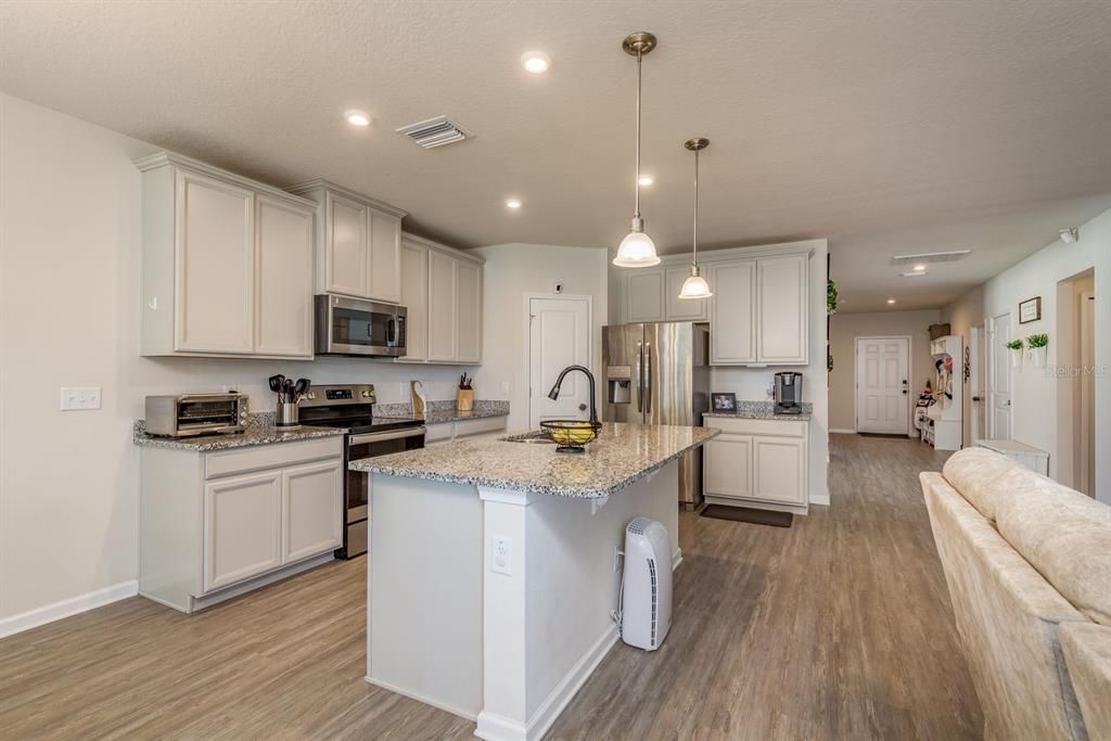 For Sale: $475,000 (3 beds, 2 baths, 2040 Square Feet)