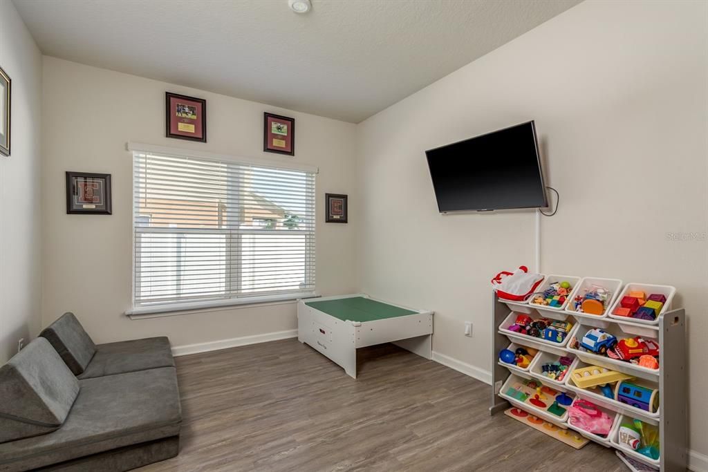 For Sale: $475,000 (3 beds, 2 baths, 2040 Square Feet)