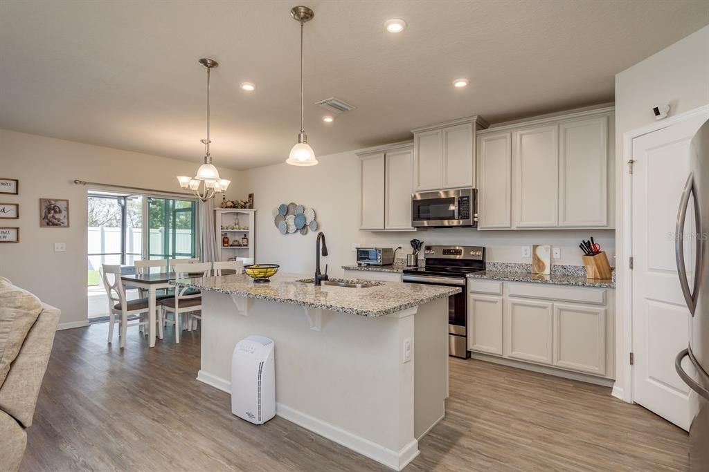 For Sale: $475,000 (3 beds, 2 baths, 2040 Square Feet)