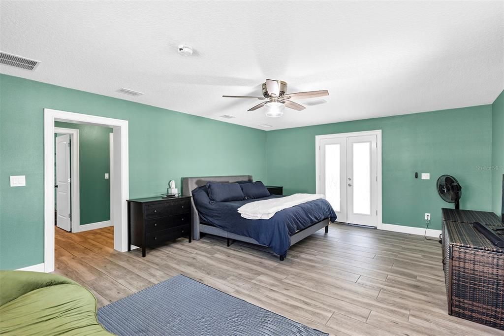 For Sale: $749,250 (5 beds, 4 baths, 4100 Square Feet)