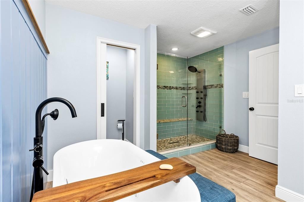 For Sale: $749,250 (5 beds, 4 baths, 4100 Square Feet)